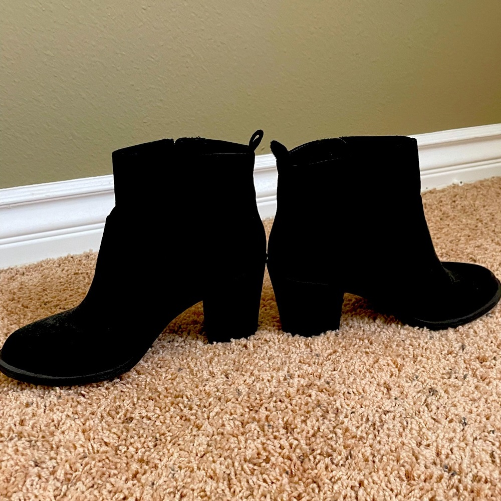 H&M black suede ankle boots size 6